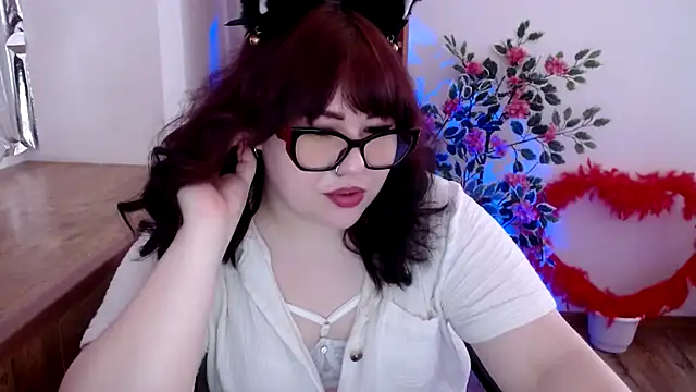 Snapshot of KarolinasHot chatting on June 5, 5:40 pm KarolinasHot online show from June 5, 5:40 pm