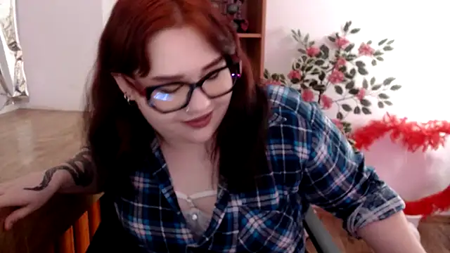 Snapshot of KarolinasHot chatting on June 11, 1:27 am KarolinasHot online show from June 11, 1:27 am