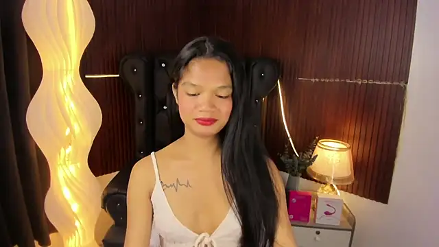Snapshot of Naya_Hilton chatting on May 31, 6:31 pm Naya Hilton online show from May 31, 6:31 pm