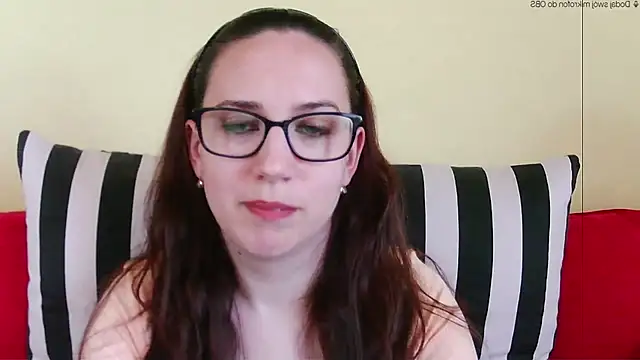 Snapshot of EmilyHotAngel chatting on May 27, 3:42 pm EmilyHotAngel online show from May 27, 3:42 pm