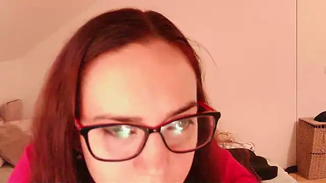 Snapshot of EmilyHotAngel chatting on July 8, 12:31 pm EmilyHotAngel online show from July 8, 12:31 pm