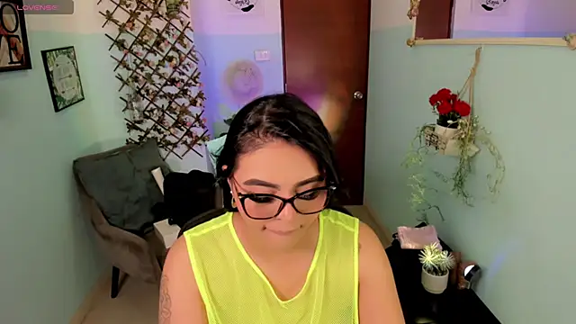 Snapshot of Margot_Robie chatting on June 19, 1:59 pm Margot Robie online show from June 19, 1:59 pm