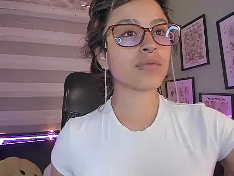 Snapshot of Lusiana__ chatting on May 15, 12:45 pm Lusiana online show from May 15, 12:45 pm