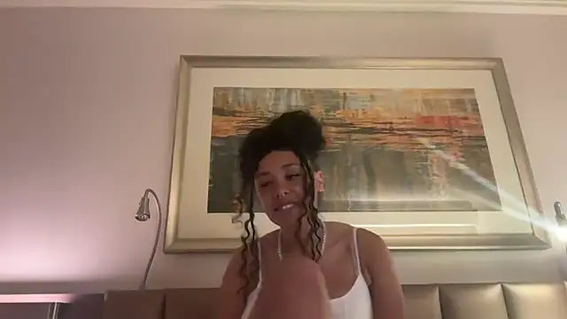 curlyheadedcutie101 online show from June 2, 3:52 am
