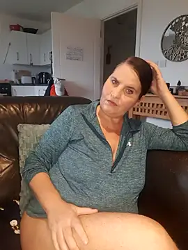 Snapshot of Velvet-Milf chatting on June 22, 6:27 pm Velvet-Milf online show from June 22, 6:27 pm