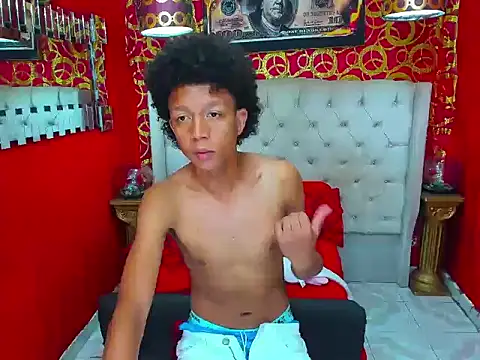Snapshot of skinny20boy chatting on June 16, 11:18 pm skinny20boy online show from June 16, 11:18 pm