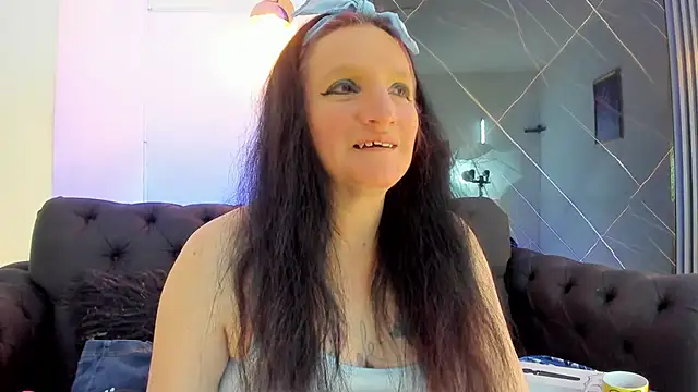 Snapshot of CloeMature chatting on August 2, 3:38 am CloeMature online show from August 2, 3:38 am