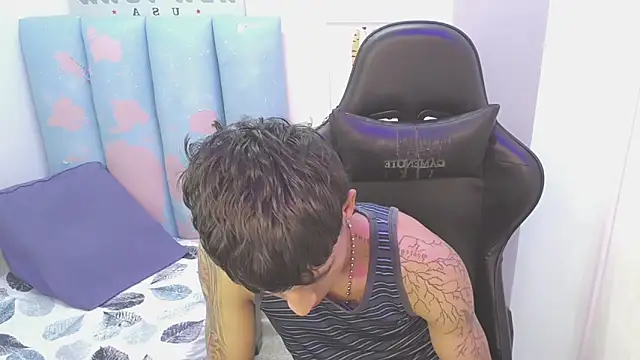 Snapshot of liam_play chatting on May 19, 4:08 am liam play online show from May 19, 4:08 am