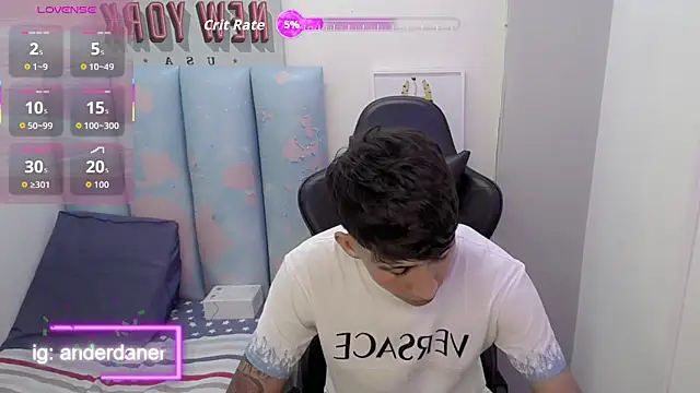 Snapshot of liam_play chatting on June 22, 5:37 am liam play online show from June 22, 5:37 am