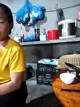 Snapshot of Min-meo chatting on May 21, 4:19 am Min-meo online show from May 21, 4:19 am