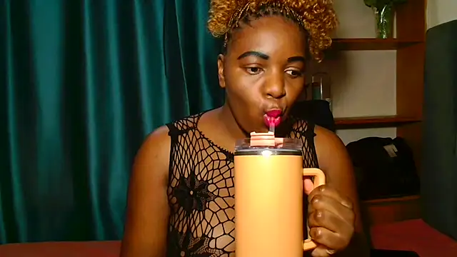 Snapshot of xxebony chatting on July 29, 1:37 am xxebony online show from July 29, 1:37 am