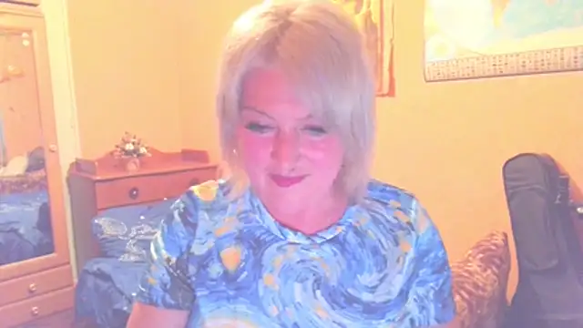 Snapshot of MollyyJoyy chatting on May 25, 6:36 pm MollyyJoyy online show from May 25, 6:36 pm