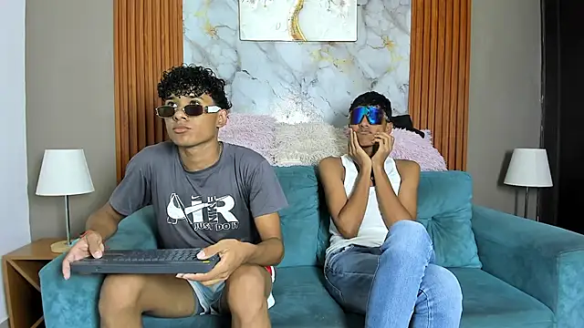 Snapshot of BOUL_GUYS chatting on May 8, 1:33 am BOUL GUYS online show from May 8, 1:33 am