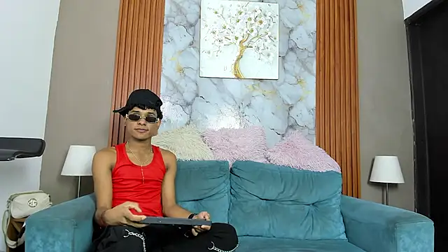 Snapshot of BOUL_GUYS chatting on May 15, 1:45 am BOUL GUYS online show from May 15, 1:45 am