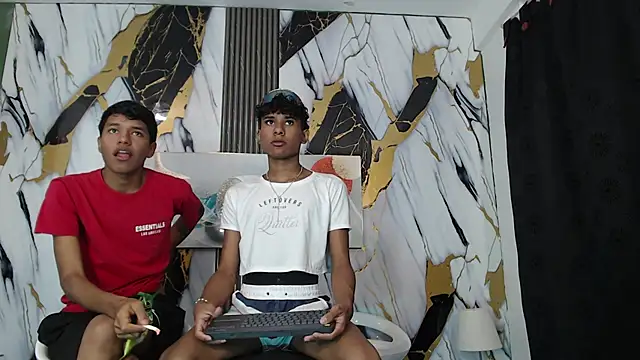 Snapshot of BOUL_GUYS chatting on June 9, 1:17 am BOUL GUYS online show from June 9, 1:17 am