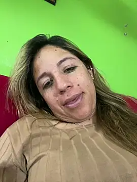 Snapshot of queen_silvanna chatting on June 30, 3:29 am queen silvanna online show from June 30, 3:29 am