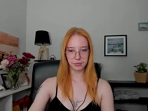 Snapshot of foxSonya chatting on July 9, 5:44 am foxSonya online show from July 9, 5:44 am