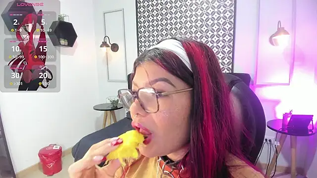 amelie furtado online show from June 6, 1:05 pm