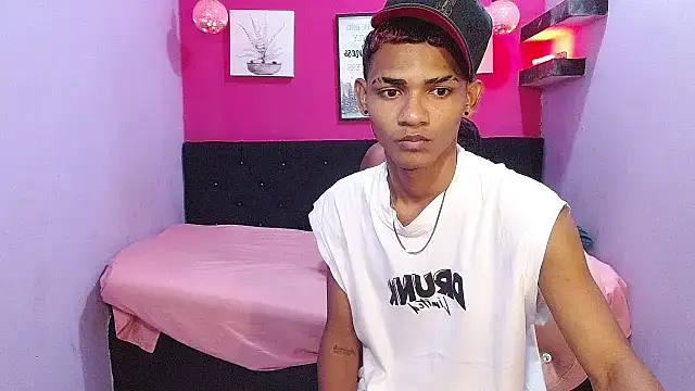 Snapshot of black_twinks chatting on June 25, 2:44 am black twinks online show from June 25, 2:44 am
