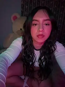 Snapshot of juli_06 chatting on May 9, 3:45 am juli 06 online show from May 9, 3:45 am