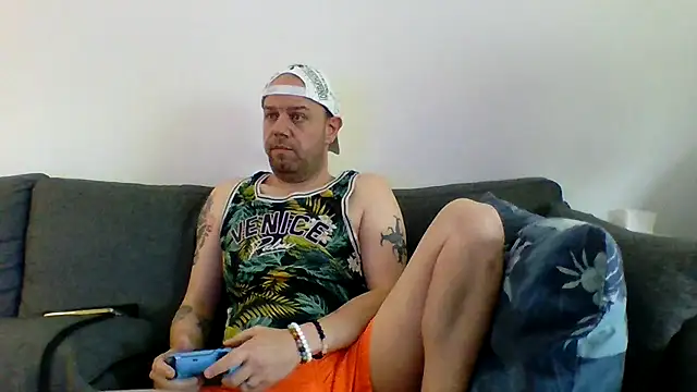 Snapshot of Andromede93 chatting on May 19, 7:26 am Andromede93 online show from May 19, 7:26 am