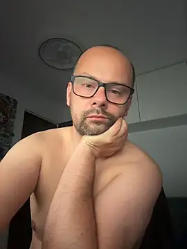 Snapshot of NakedAndrewHot chatting on June 26, 12:04 am NakedAndrewHot online show from June 26, 12:04 am