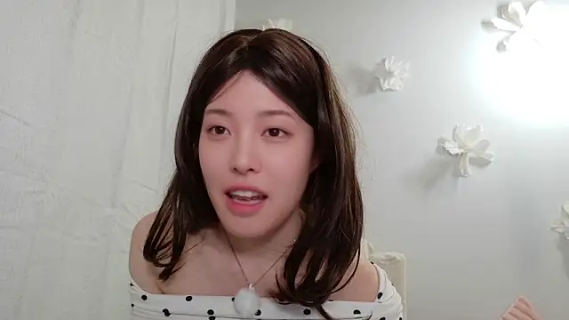 Snapshot of sakura-ch- chatting on July 1, 1:45 pm sakura-ch- online show from July 1, 1:45 pm