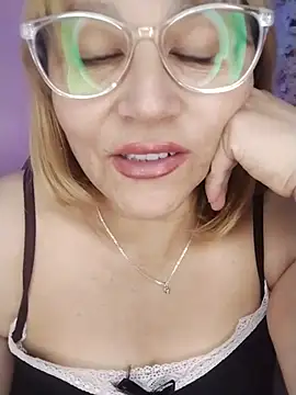 Snapshot of vitaminafranccesca chatting on May 22, 6:57 pm vitaminafranccesca online show from May 22, 6:57 pm