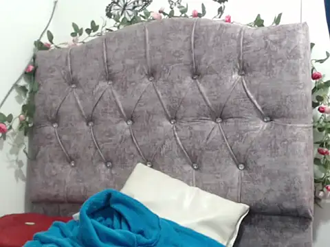 Snapshot of kim_rosse04 chatting on May 22, 1:24 am kim rosse04 online show from May 22, 1:24 am