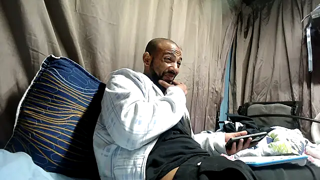 Snapshot of Camodick chatting on April 19, 8:02 am Camodick online show from April 19, 8:02 am