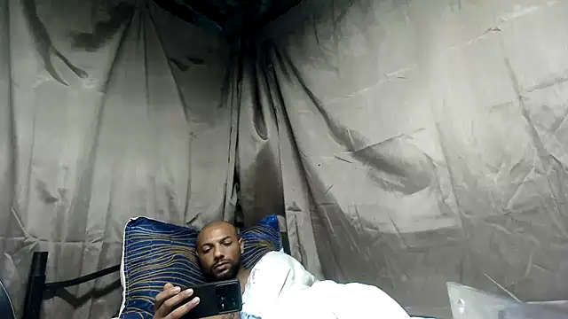 Snapshot of Camodick chatting on April 26, 9:29 am Camodick online show from April 26, 9:29 am