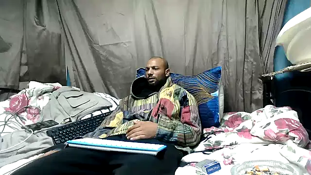 Snapshot of Camodick chatting on April 28, 4:12 pm Camodick online show from April 28, 4:12 pm