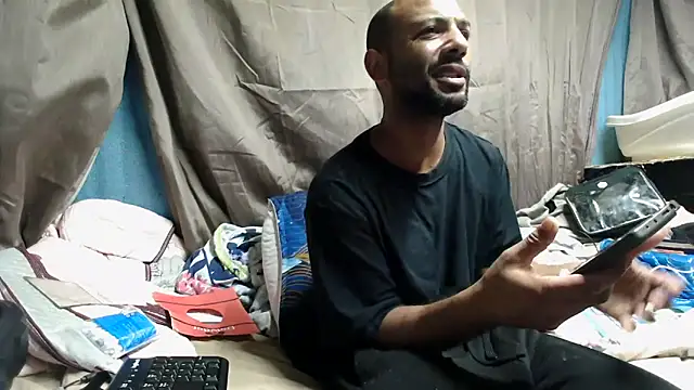Snapshot of Camodick chatting on May 2, 12:32 pm Camodick online show from May 2, 12:32 pm