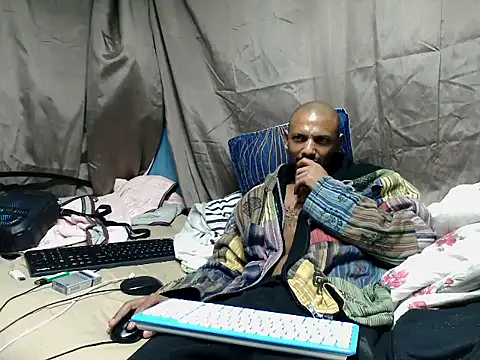Snapshot of Camodick chatting on May 4, 2:18 am Camodick online show from May 4, 2:18 am