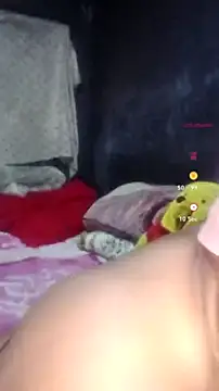 ChubbyMidgetxxx19 online show from July 7, 5:06 pm
