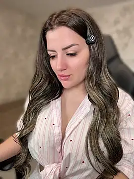 SophiePale online show from April 13, 8:31 am