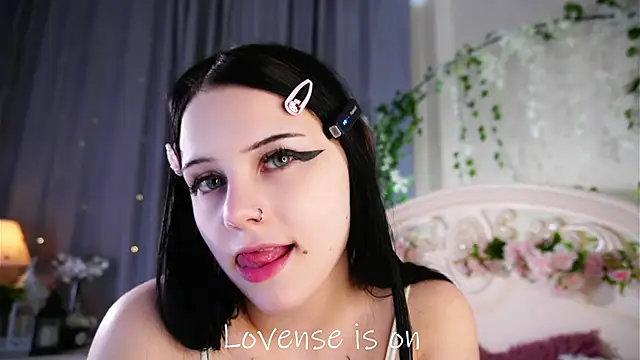 MelaineCore online show from May 28, 1:08 pm