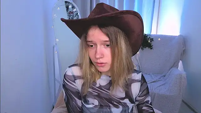 Snapshot of MilanaRayy chatting on June 23, 5:27 am MilanaRayy online show from June 23, 5:27 am
