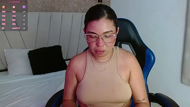 Snapshot of AliceSmity__ chatting on June 11, 1:09 pm AliceSmity online show from June 11, 1:09 pm