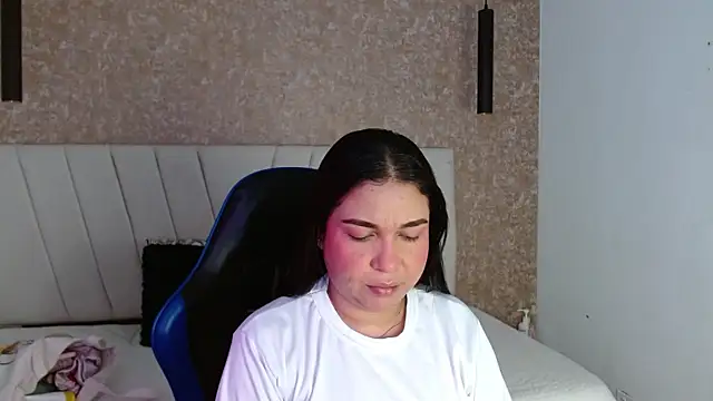 Snapshot of AliceSmity__ chatting on June 23, 12:36 pm AliceSmity online show from June 23, 12:36 pm