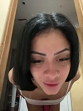 Snapshot of belababyy chatting on May 15, 1:29 pm belababyy online show from May 15, 1:29 pm