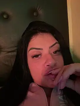 Snapshot of belababyy chatting on June 20, 1:41 am belababyy online show from June 20, 1:41 am