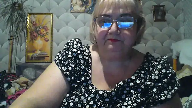 Snapshot of MarinaFarina53 chatting on June 19, 7:28 pm MarinaFarina53 online show from June 19, 7:28 pm