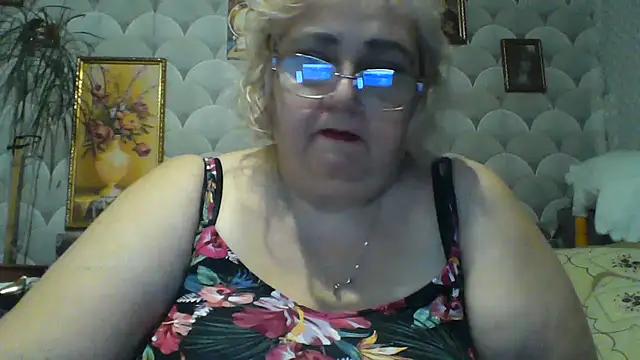 Snapshot of MarinaFarina53 chatting on June 23, 5:22 pm MarinaFarina53 online show from June 23, 5:22 pm