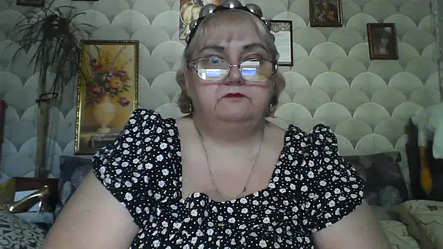 Snapshot of MarinaFarina53 chatting on June 25, 5:12 am MarinaFarina53 online show from June 25, 5:12 am