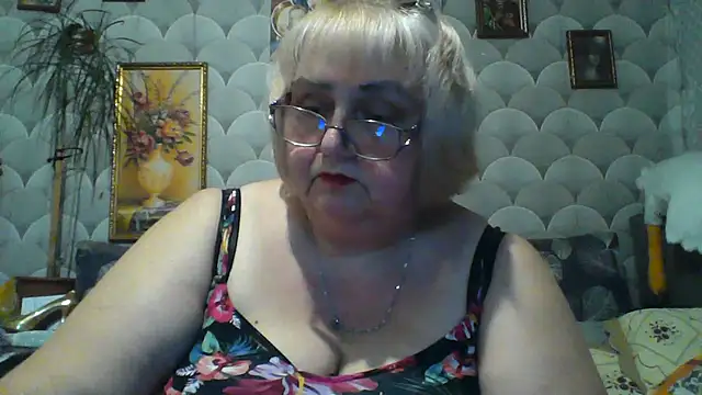 Snapshot of MarinaFarina53 chatting on June 25, 5:17 pm MarinaFarina53 online show from June 25, 5:17 pm