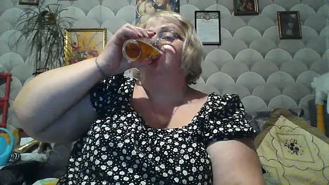 Snapshot of MarinaFarina53 chatting on June 26, 6:12 pm MarinaFarina53 online show from June 26, 6:12 pm