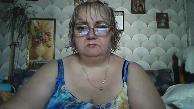 Snapshot of MarinaFarina53 chatting on June 28, 5:02 am MarinaFarina53 online show from June 28, 5:02 am