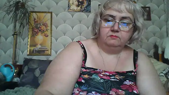 Snapshot of MarinaFarina53 chatting on June 29, 10:48 am MarinaFarina53 online show from June 29, 10:48 am