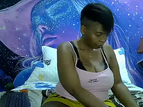 Snapshot of BlackBeautyJuXx chatting on June 19, 4:00 pm BlackBeautyJuXx online show from June 19, 4:00 pm